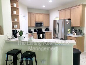 7411 Surrey Wood Ln in Apollo Beach, FL - Building Photo - Building Photo