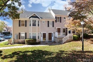 1006 Cypress Ln in East Brunswick, NJ - Building Photo
