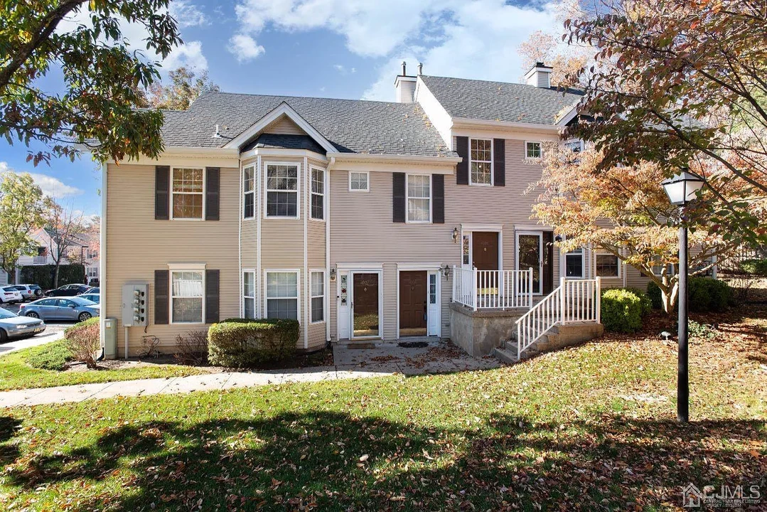 1006 Cypress Ln in East Brunswick, NJ - Building Photo