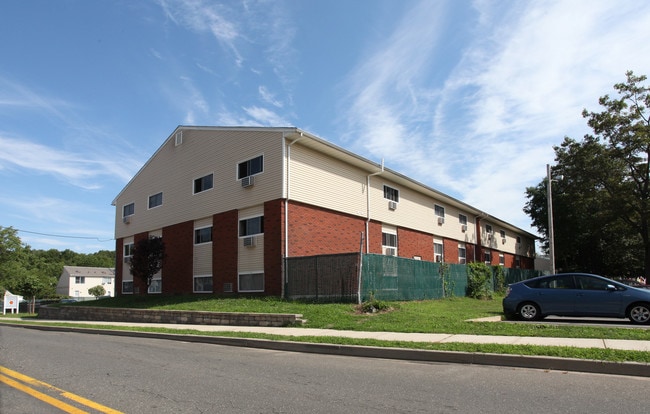 Spring Garden Condominiums in West Haven, CT - Building Photo - Building Photo