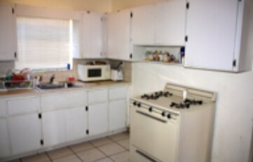 2105 SW 7th St in Miami, FL - Building Photo