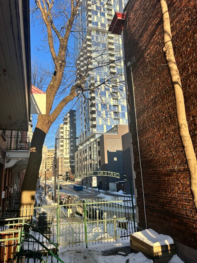 1044 Mackay Rue in Montréal, QC - Building Photo - Building Photo