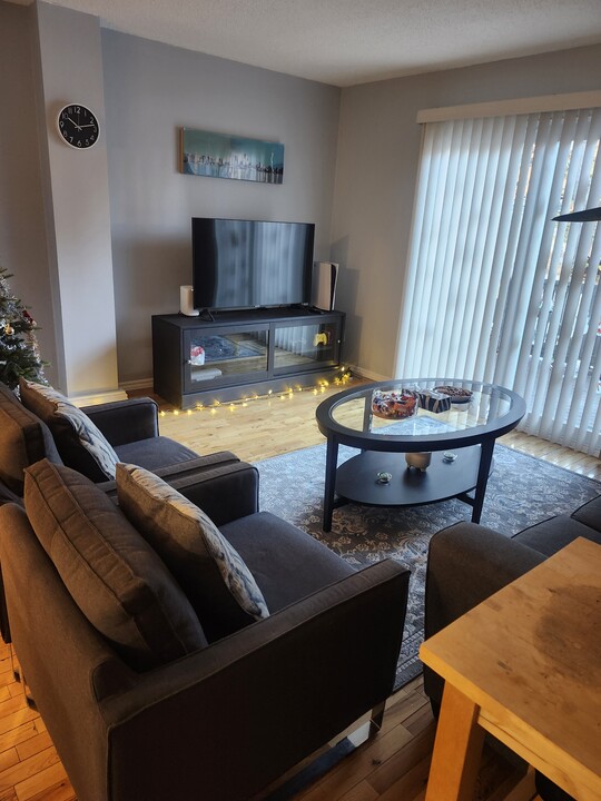 829 Coach Bluff Crescent SW in Calgary, AB - Building Photo
