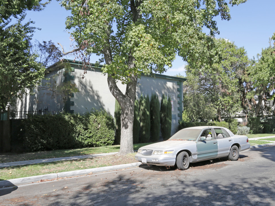 3355 E Sierra Madre Ave in Fresno, CA - Building Photo