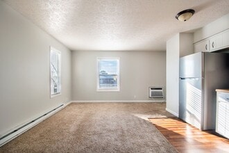 1059 Woods Ferry Rd in Gallatin, TN - Foto de edificio - Building Photo