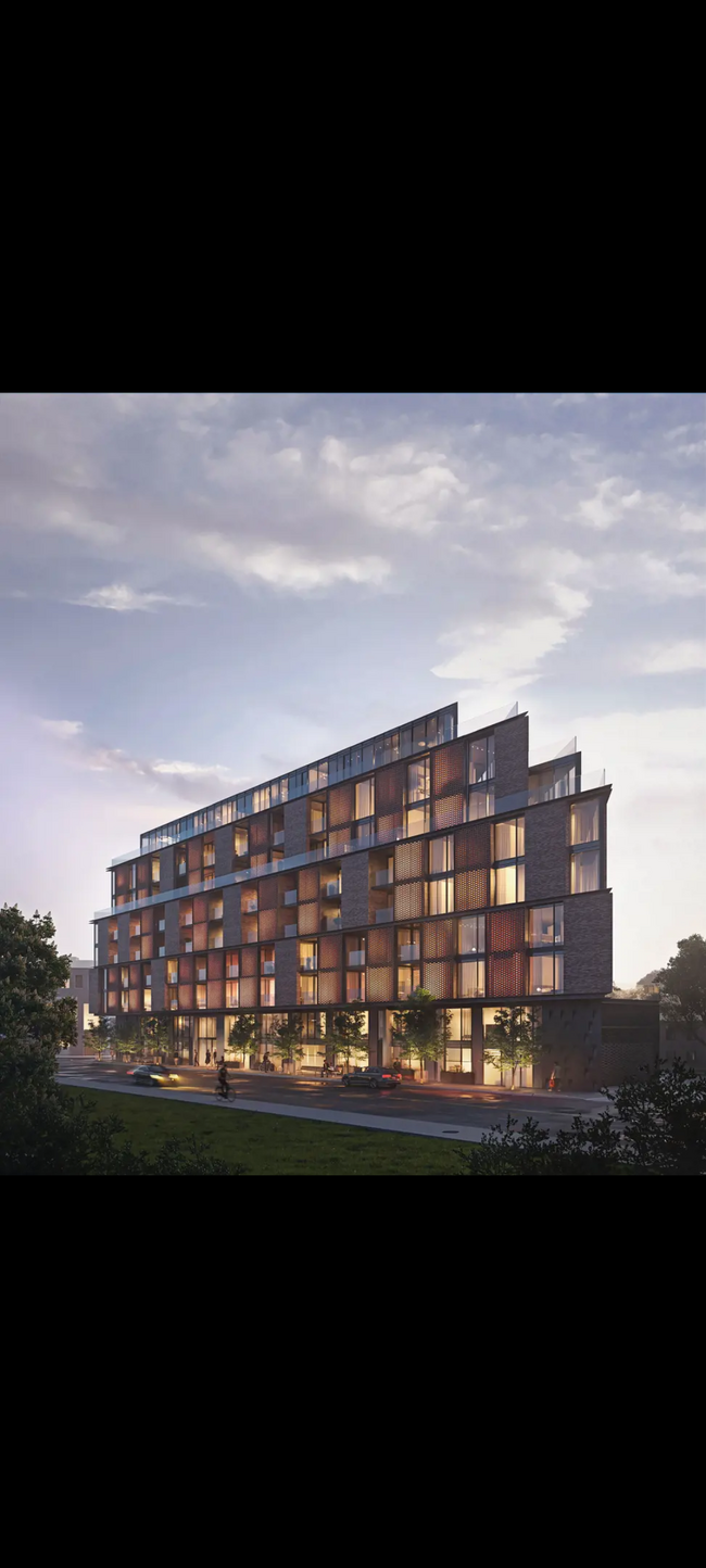 2625 Dundas St W in Toronto, ON - Building Photo - Building Photo