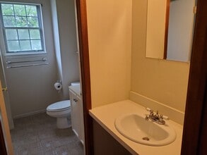 324 Garden Ave in Horsham, PA - Building Photo - Building Photo