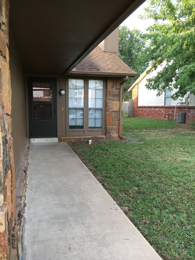 511-511 E Madison St N in Broken Arrow, OK - Foto de edificio - Building Photo