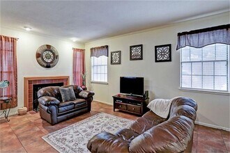 2732 W Holcombe Blvd in Houston, TX - Building Photo - Building Photo