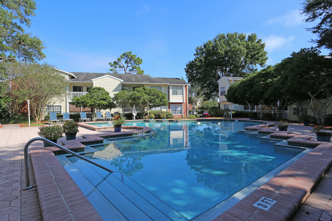 Chesapeake Apartments in Clearwater, FL - Foto de edificio