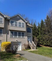 16 W Railroad Ave in West Haverstraw, NY - Building Photo