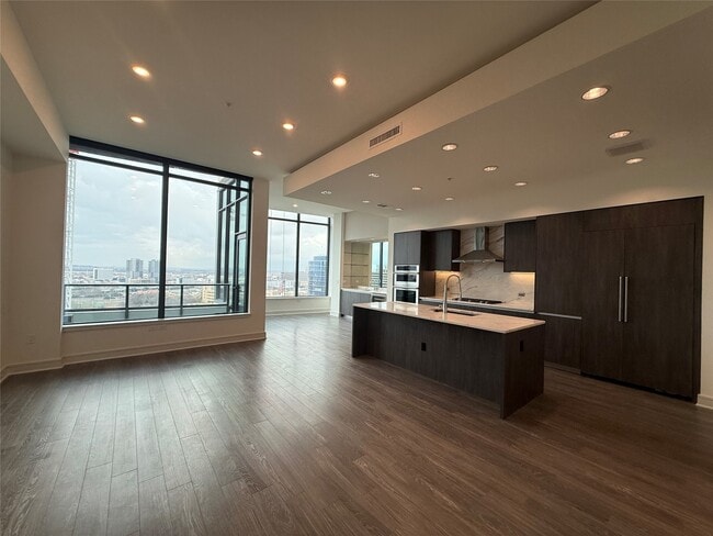 property at 2525 Turtle Creek Blvd