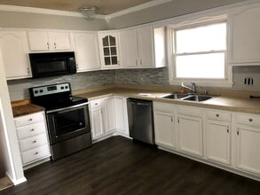 2013 Winchester Dr in Champaign, IL - Building Photo - Building Photo