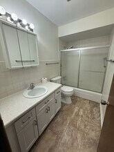 404 Elmwood Dr in Belvidere, IL - Foto de edificio - Building Photo