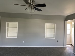 602 E Beacon Ave, Unit Upper in New London, WI - Building Photo - Building Photo