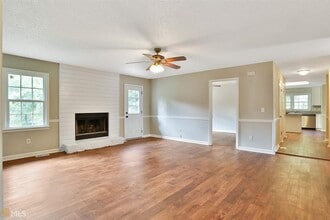 180 Nectarine Dr in Newnan, GA - Foto de edificio - Building Photo