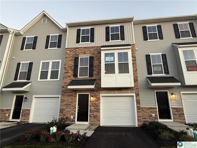 7676 Clayton Ave in Coopersburg, PA - Building Photo - Building Photo