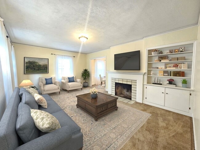 property at 1017 E Sharp Ave