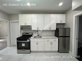 484 John F. Kennedy Blvd in Bayonne, NJ - Building Photo
