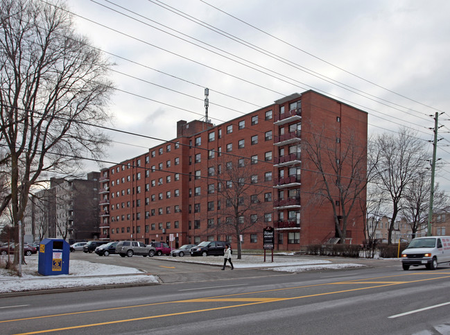 Midwood Apartments in Toronto, ON - Building Photo - Building Photo