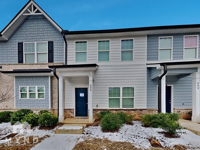 property at 585 McWilliams Rd SE