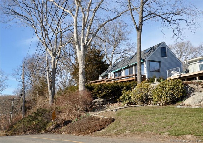 92 High Ridge Rd in Guilford, CT - Foto de edificio - Building Photo