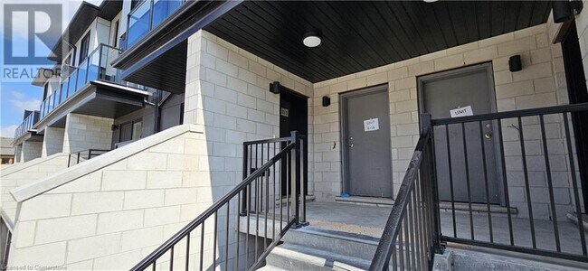 410 Northfield Dr W in Waterloo, ON - Building Photo - Building Photo