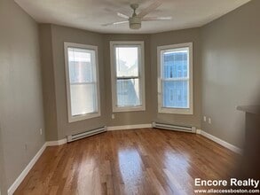 1084 Dorchester Ave, Unit 1 in Boston, MA - Foto de edificio - Building Photo