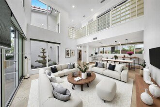 4000 Alhambra Cir in Coral Gables, FL - Building Photo - Building Photo