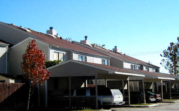 Golden Village Townhomes in Houston, TX - Foto de edificio - Building Photo