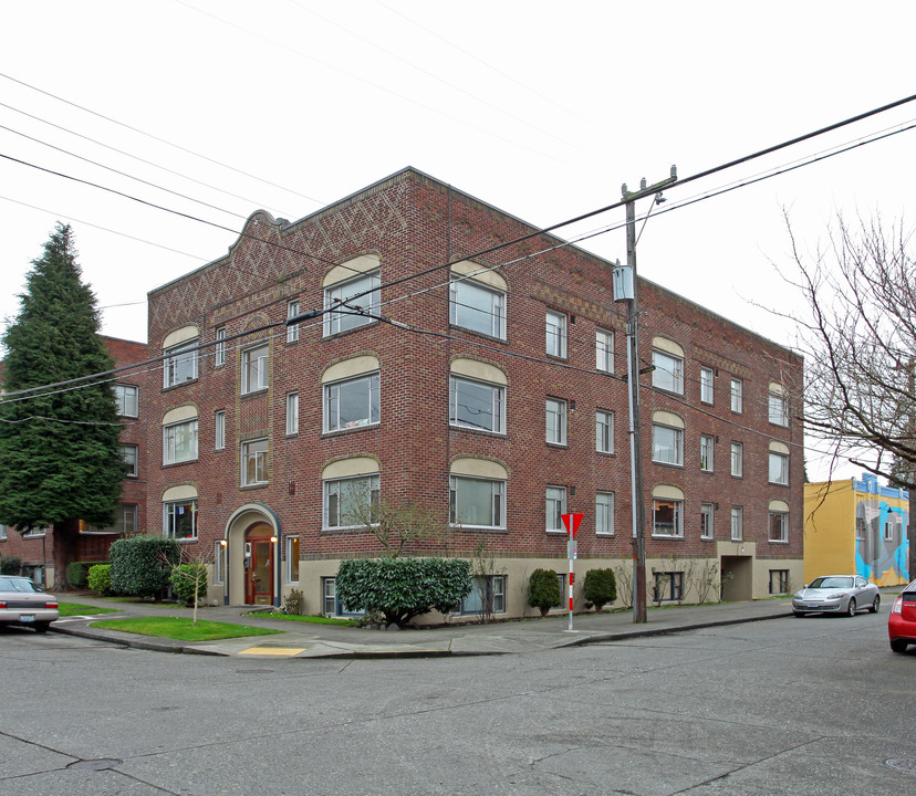 Verah Apartments in Seattle, WA - Building Photo