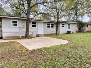 1410 Vine St in Bridgeport, TX - Building Photo - Building Photo