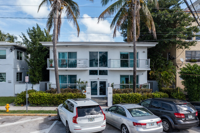 Casa Bahia Condo in Miami Beach, FL - Building Photo - Building Photo