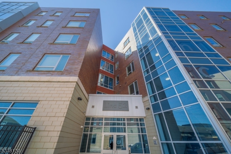52 Lincoln Ave in Orange, NJ - Building Photo