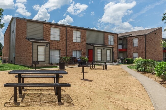 13949 Bammel North Houston Rd in Houston, TX - Building Photo - Building Photo