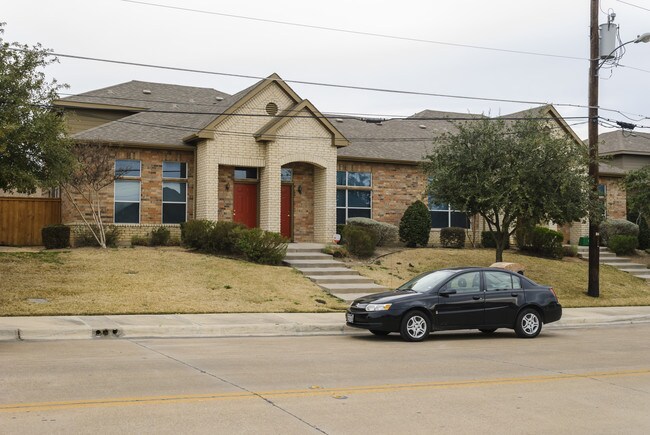 Kings Village Carriage Homes in Grand Prairie, TX - Foto de edificio - Building Photo