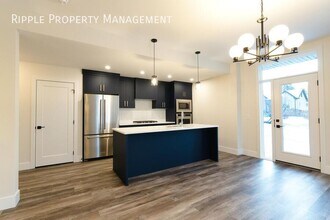 2857-2812 12 Ave SW in Calgary, AB - Building Photo - Building Photo