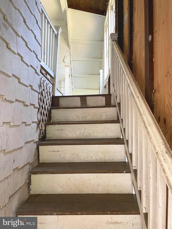 property at 622 W Bridge St