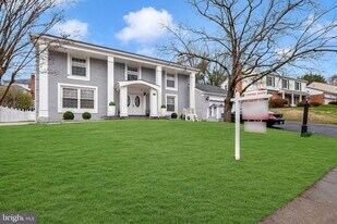 10904 Gainsborough Rd in Potomac, MD - Building Photo