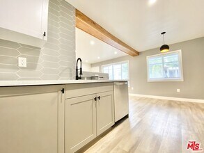 6350 Willoughby Ave-Unit -5A in Los Angeles, CA - Foto de edificio - Building Photo