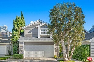 13082 Mindanao Way in Marina Del Rey, CA - Building Photo