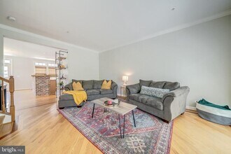 921 Harrison Cir in Alexandria, VA - Building Photo - Building Photo