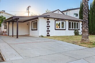 5137 Chimineas Ave in Los Angeles, CA - Building Photo - Building Photo