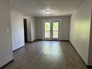 Creekside Apartments in Selma, AL - Building Photo - Interior Photo