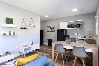 1020 N Victoria Park Rd in Fort Lauderdale, FL - Building Photo - Building Photo