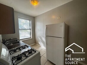 7658 S Marquette Ave in Chicago, IL - Building Photo - Building Photo