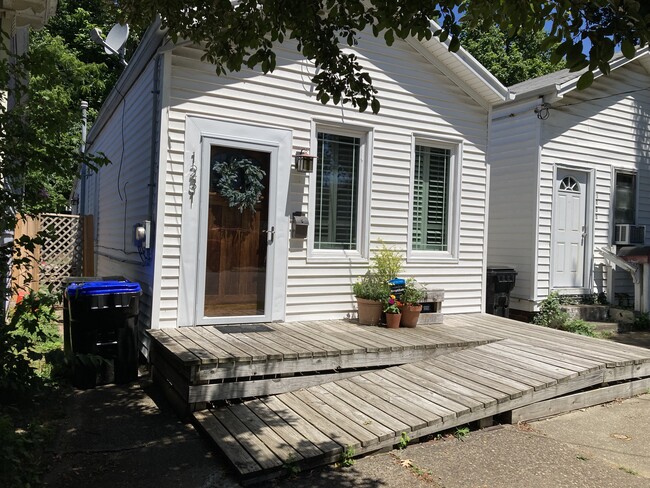 property at 1231 Hull St
