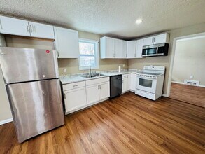 5626 6th St NE in Fridley, MN - Foto de edificio - Building Photo