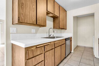 7841 Camino Tranquilo in San Diego, CA - Building Photo - Building Photo