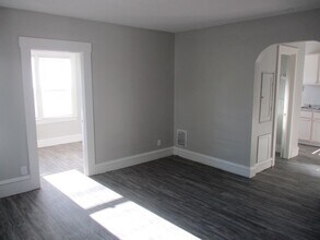 312 N McLean St in Bloomington, IL - Building Photo - Building Photo